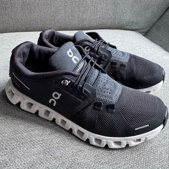On Cloud Shoes - On Cloud Women's 5 Low Top Sneakers Black Lightweight Sz 7.5